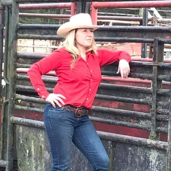 Meet your Posher, Claudia - Picture 1 of 1